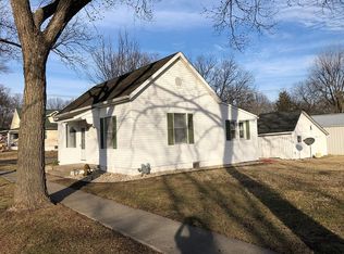 118 N Smith St, Smithton, IL 62285