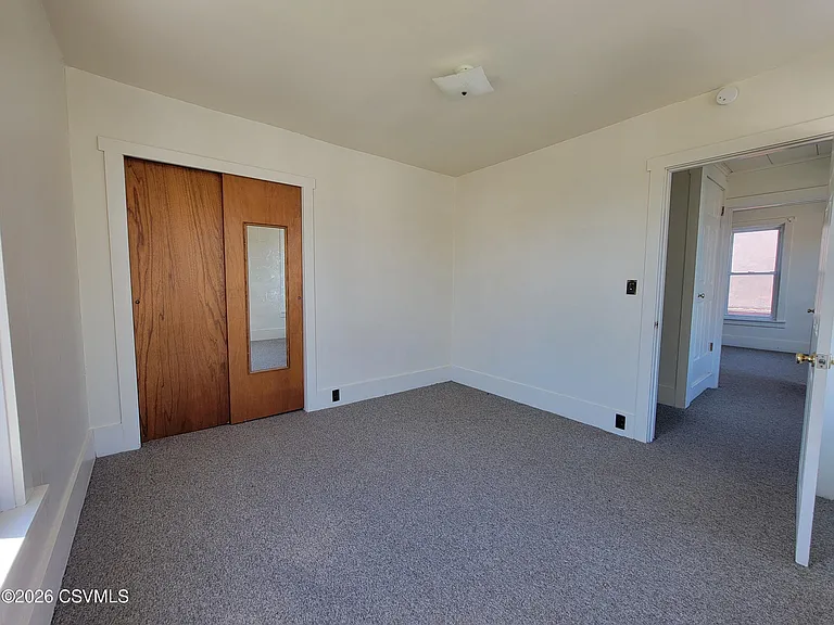 995 Center Ave — Photo 24