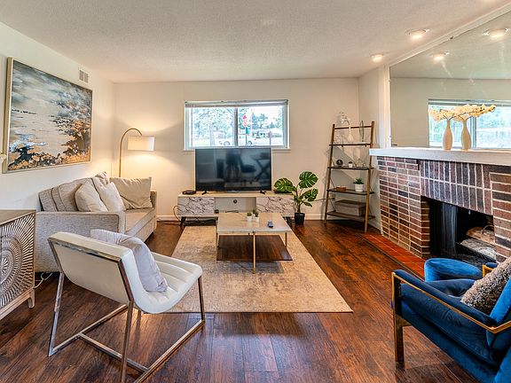 5th image of 100 E Candlewyck Dr #1020