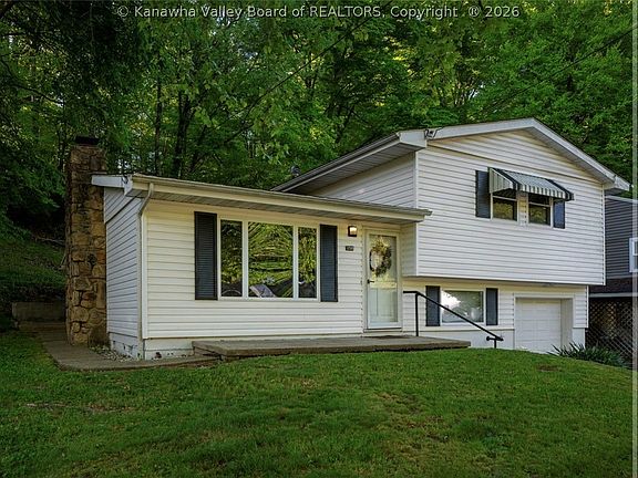 2nd image of 1720 Arlington Blvd