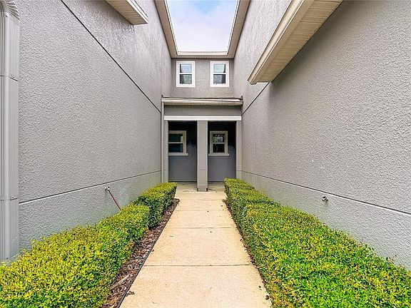 4th image of 1009 Chalcedony St