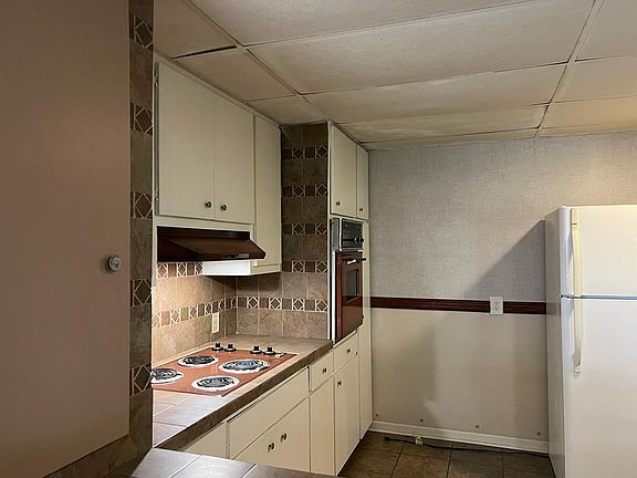 5th image of 818 W Summer St #B
