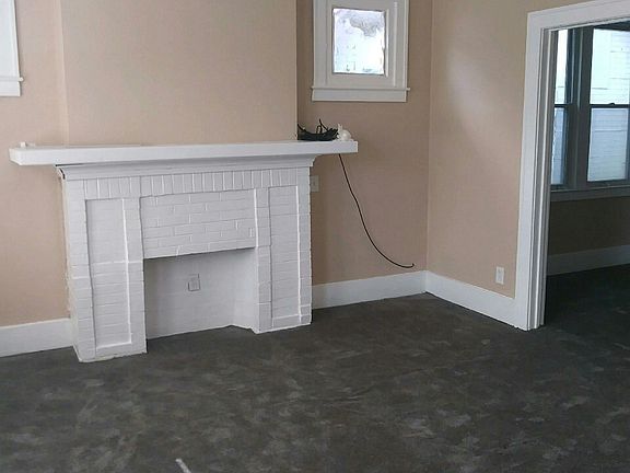 3rd image of 9946 Broadstreet Ave