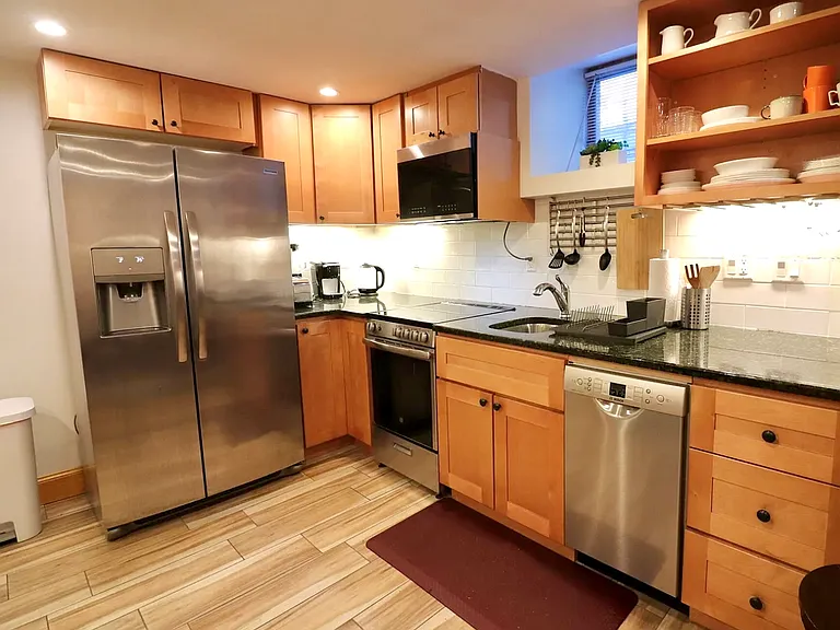182 Babcock St #1R — Photo 3