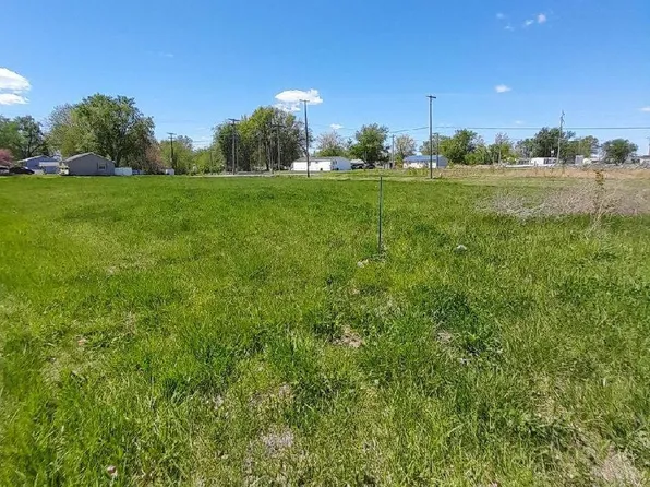 800 E Dover St, Monroe City, MO 63456