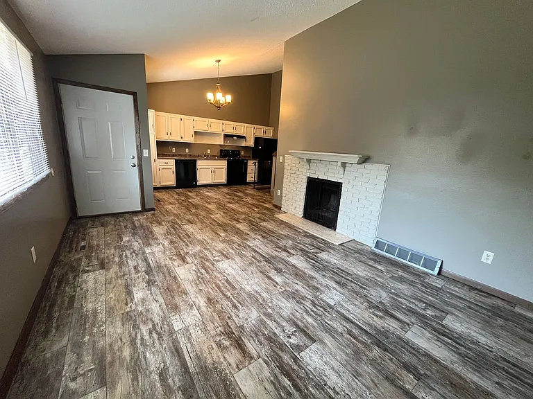 4307 S Locust Dr — Photo 7