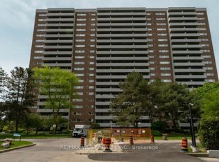240 Scarlett Rd #807, Toronto, ON M6N 4X4