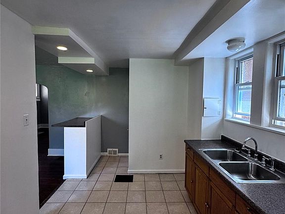 5th image of 2308 Starkamp St