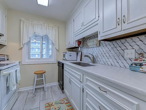 2nd image of 206 Maison Dr. #Q205
