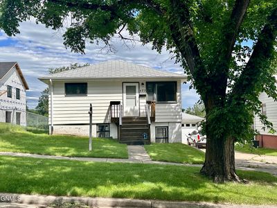 823 N 14th St, Bismarck, ND, 58501