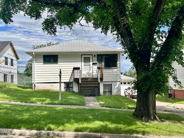 823 N 14th St, Bismarck, ND 58501