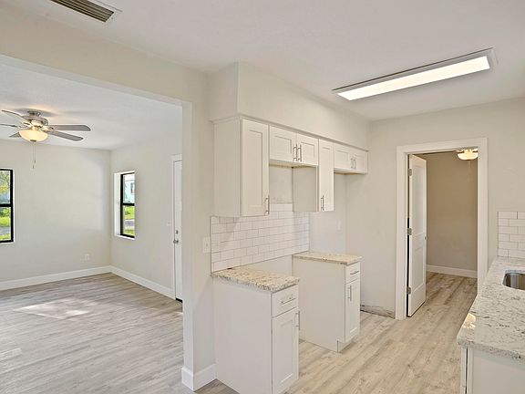 5th image of 115 W Oak Hill Dr