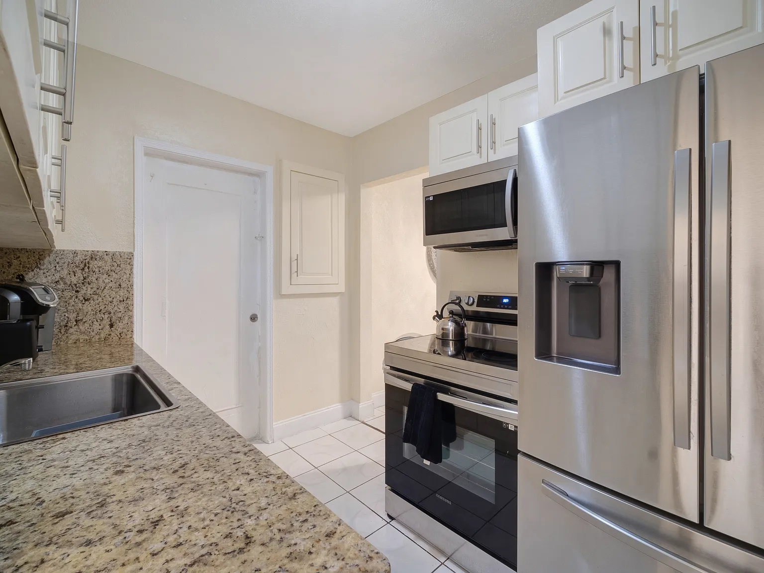 2 bed, 1651 sqft, $2,300 — Photo 4