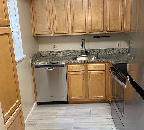 4th image of 3028 S Abingdon St #B