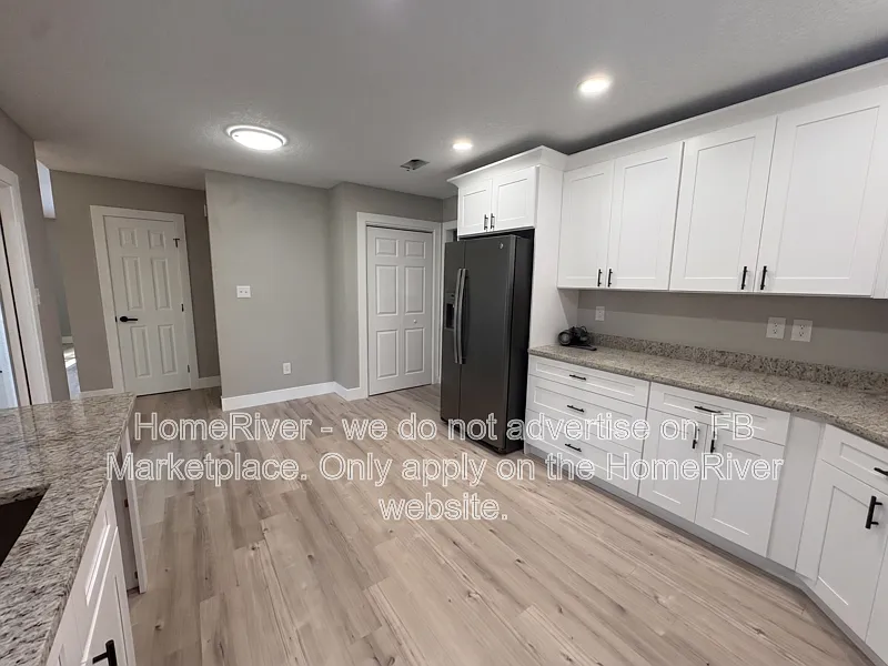 4 bed, 3.0 bath, 2500 sqft, $2,800 — Photo 3