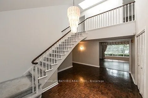 17 Royal Oak Dr — Photo 2
