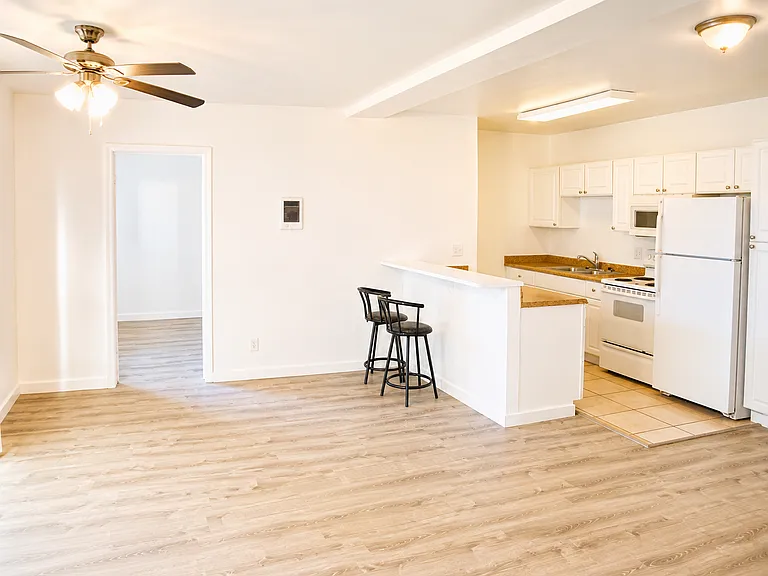 1341 Rosecrans St — Photo 3