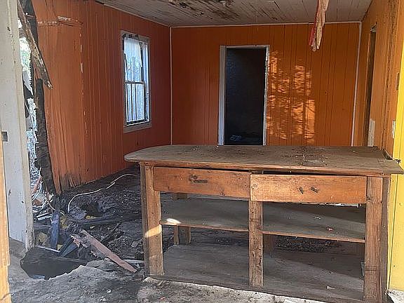 4th image of 403 Benson St