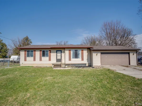 1243 Howard St, Mount Morris, MI 48458