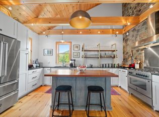 47 Vineyard View Dr, Charlotte, VT 05445