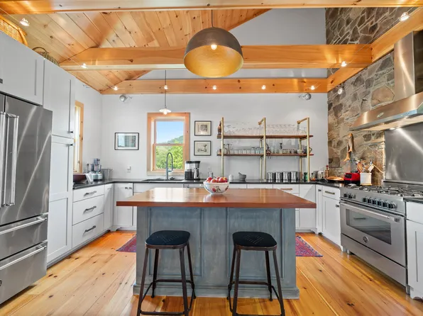 47 Vineyard View Drive, Charlotte, VT 05445-4201