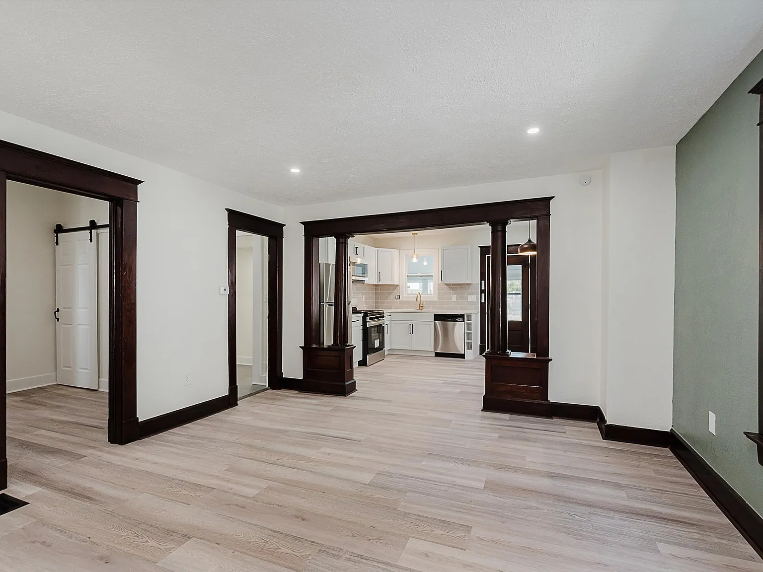 2 bed, 1374 sqft, $1,850 — Photo 4