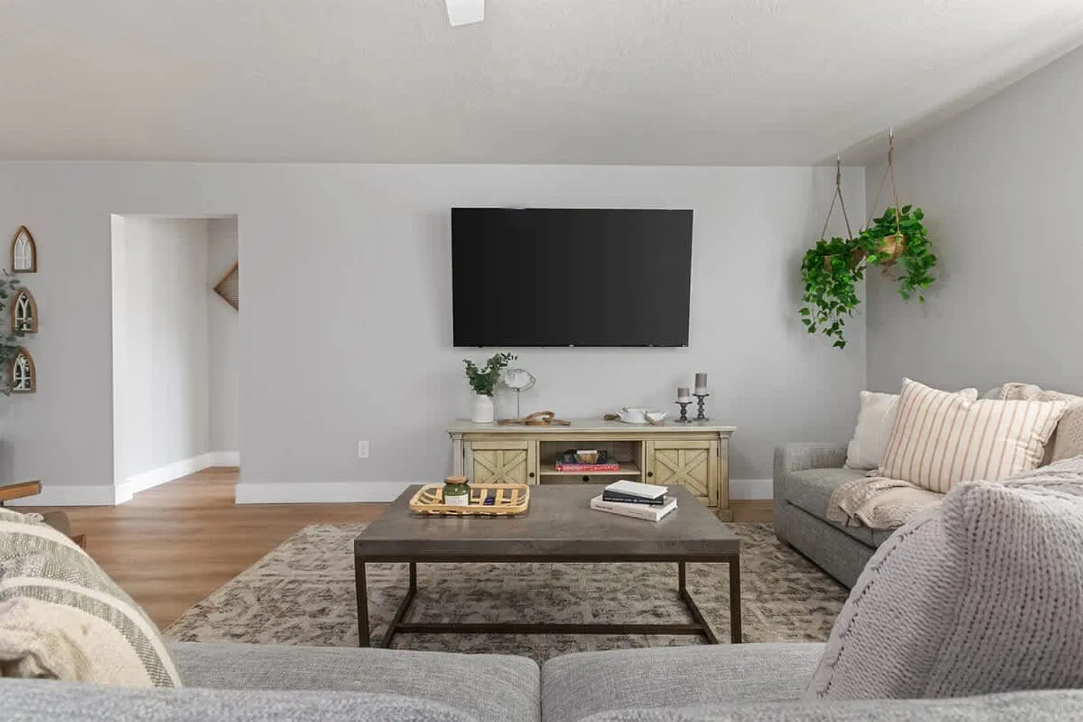 4 bed, 2.0 bath, $6,074 — Photo 4