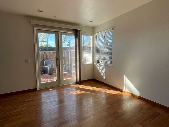 4th image of 52 Chaucer Ln
