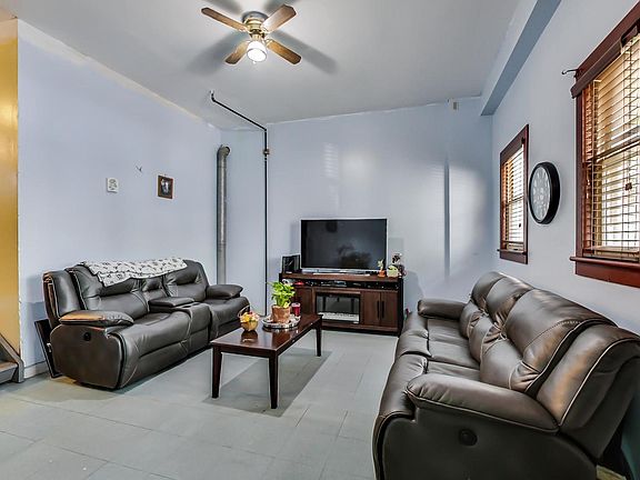 3rd image of 3443 S Lituanica Ave
