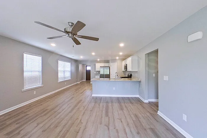 391 Angela St — Photo 3