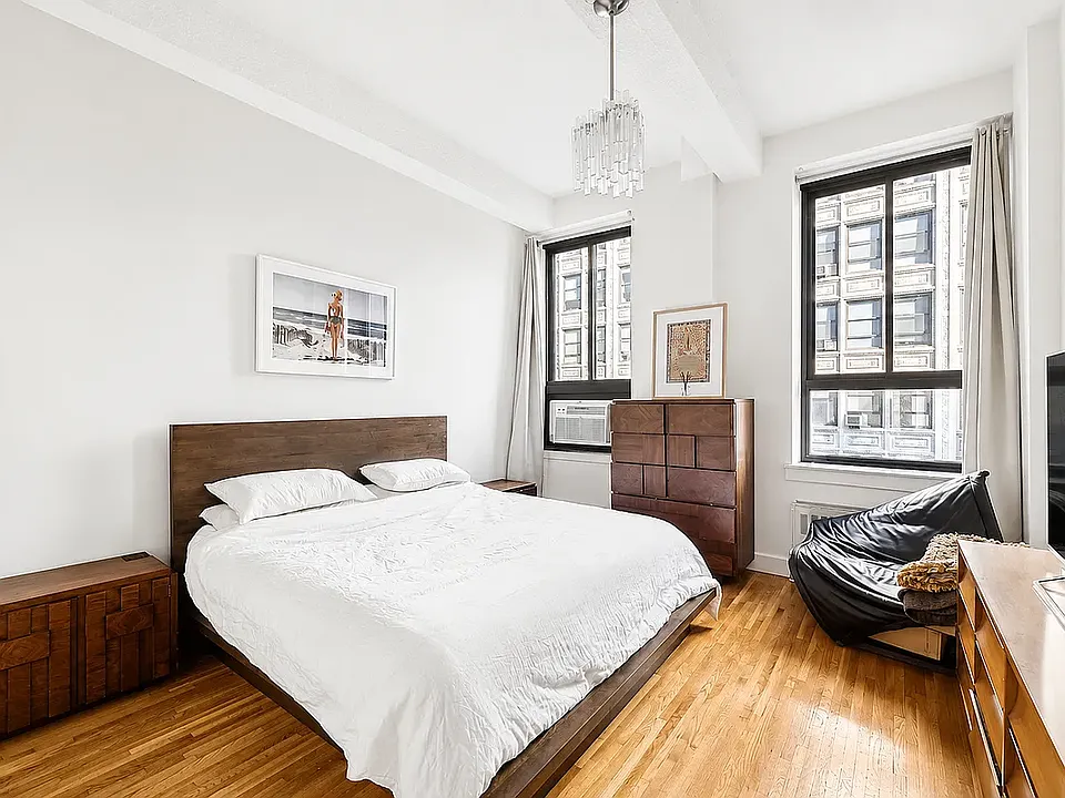 12 E 22nd St #11D