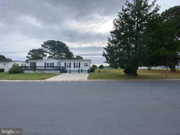 2 Deep Channel Dr, Berlin, MD 21811