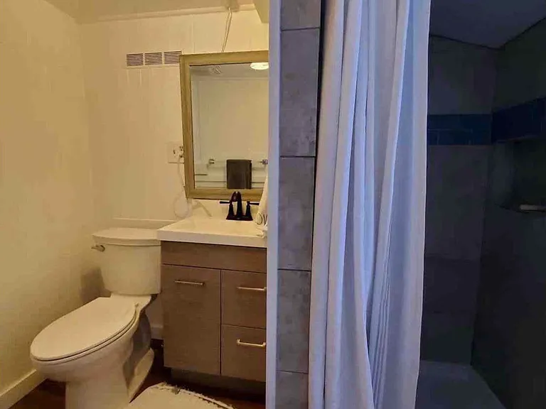 528 SW 33rd St — Photo 12