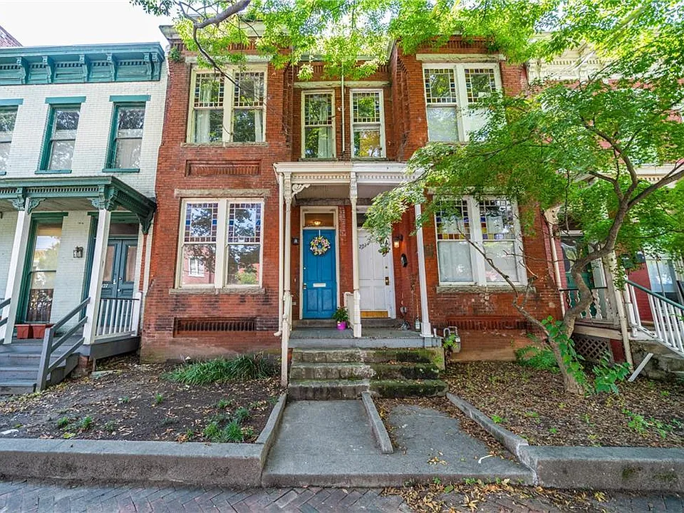 129 W Clay St