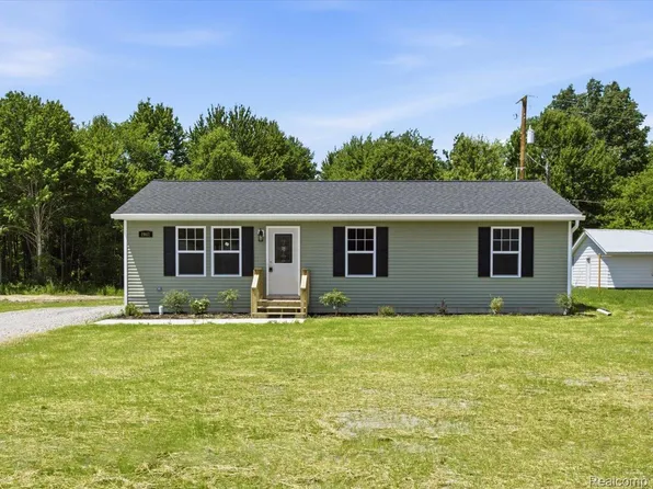 2941 Beach Rd, Port Huron, MI 48060
