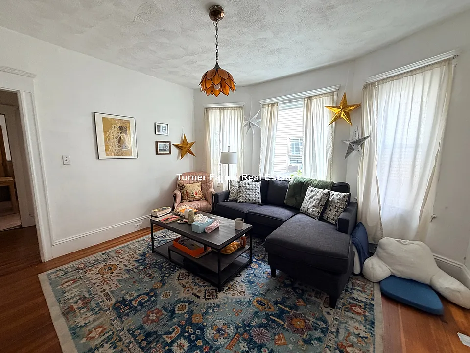 102 W Adams St #1