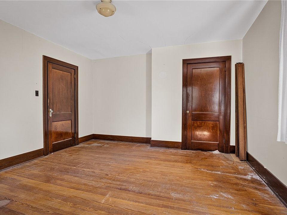 22nd image of 121 Kittanning St