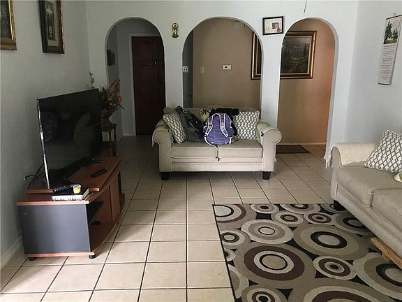 4th image of 1220 Monaco Dr