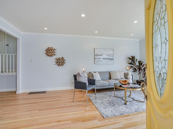4th image of 159 E Vista Ave