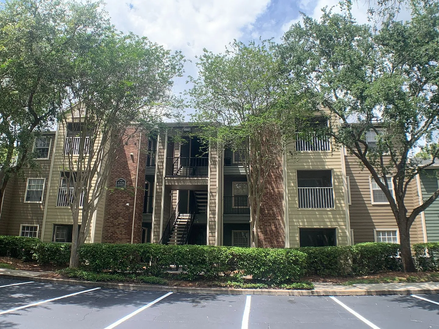 Beautiful 2/2 in an amazing secure community. Half off second month rent — Photo 1