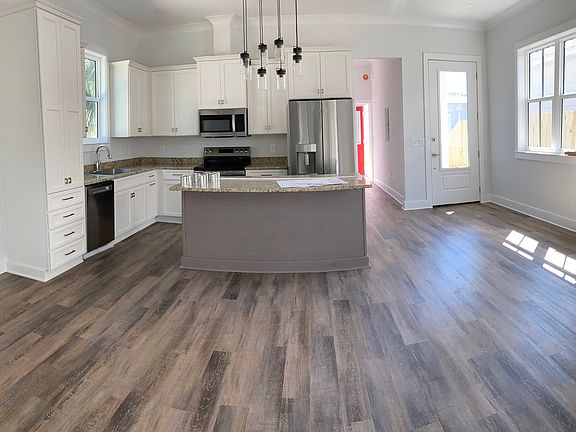 5th image of 605 N South St