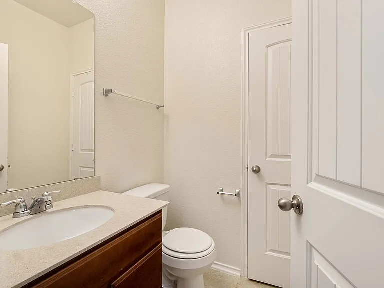 907 Solitude Dr — Photo 8