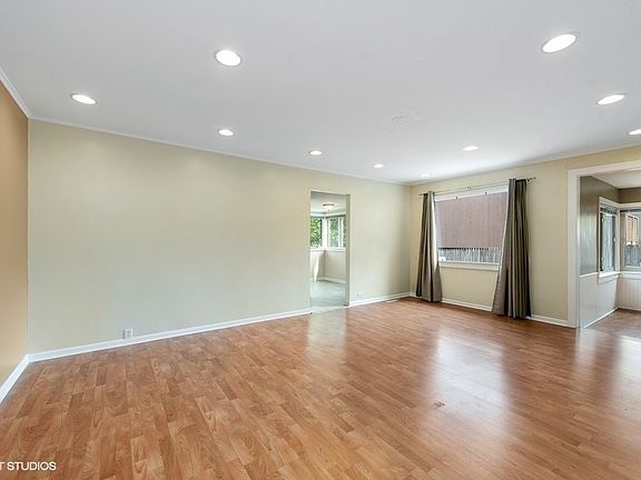 5th image of 1117 N Oak Ter