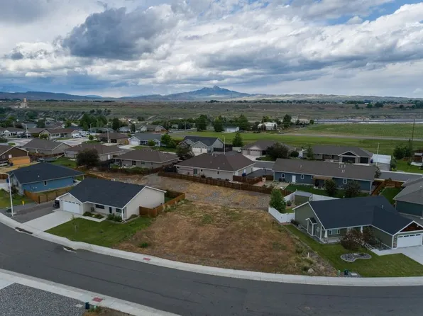 3225 Lame Deer Ave, Cody, WY 82414