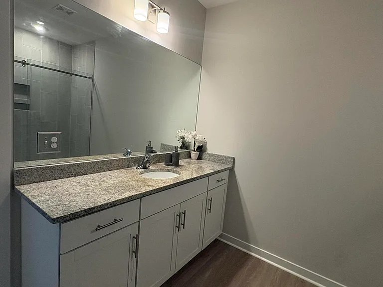 2413 Rushes Ave — Photo 8