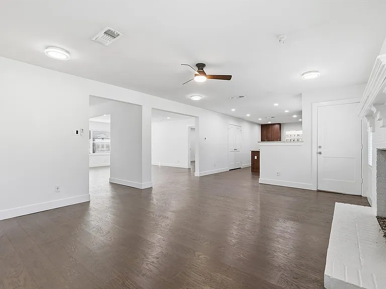 6207 Royal Ln — Photo 6