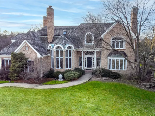 122 Covington Ct, Oak Brook, IL 60523