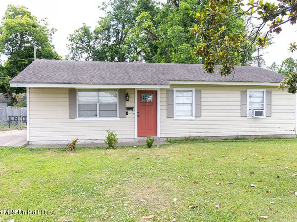 707 Cherokee Rd, Greenwood, MS 38930