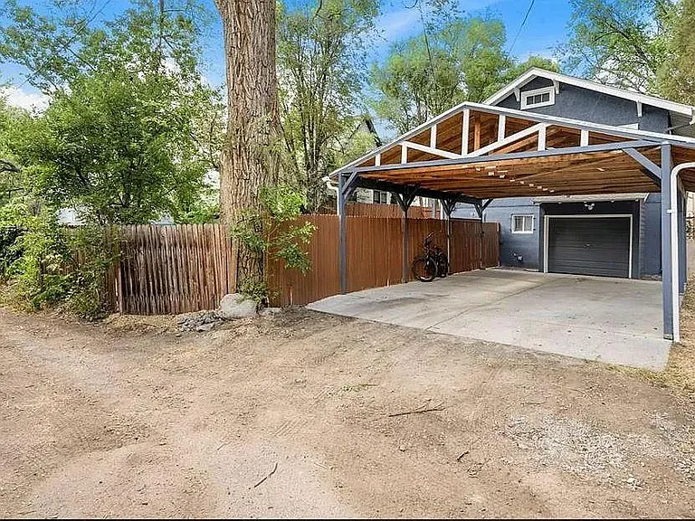1521 E Platte Ave — Photo 16