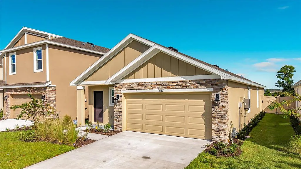 3 bed, 2.0 bath, 1560 sqft, $2,300 — Photo 3